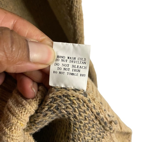 Davi & Dani Women's Tan Star Print Crewneck Sweater - Picture 7 of 8